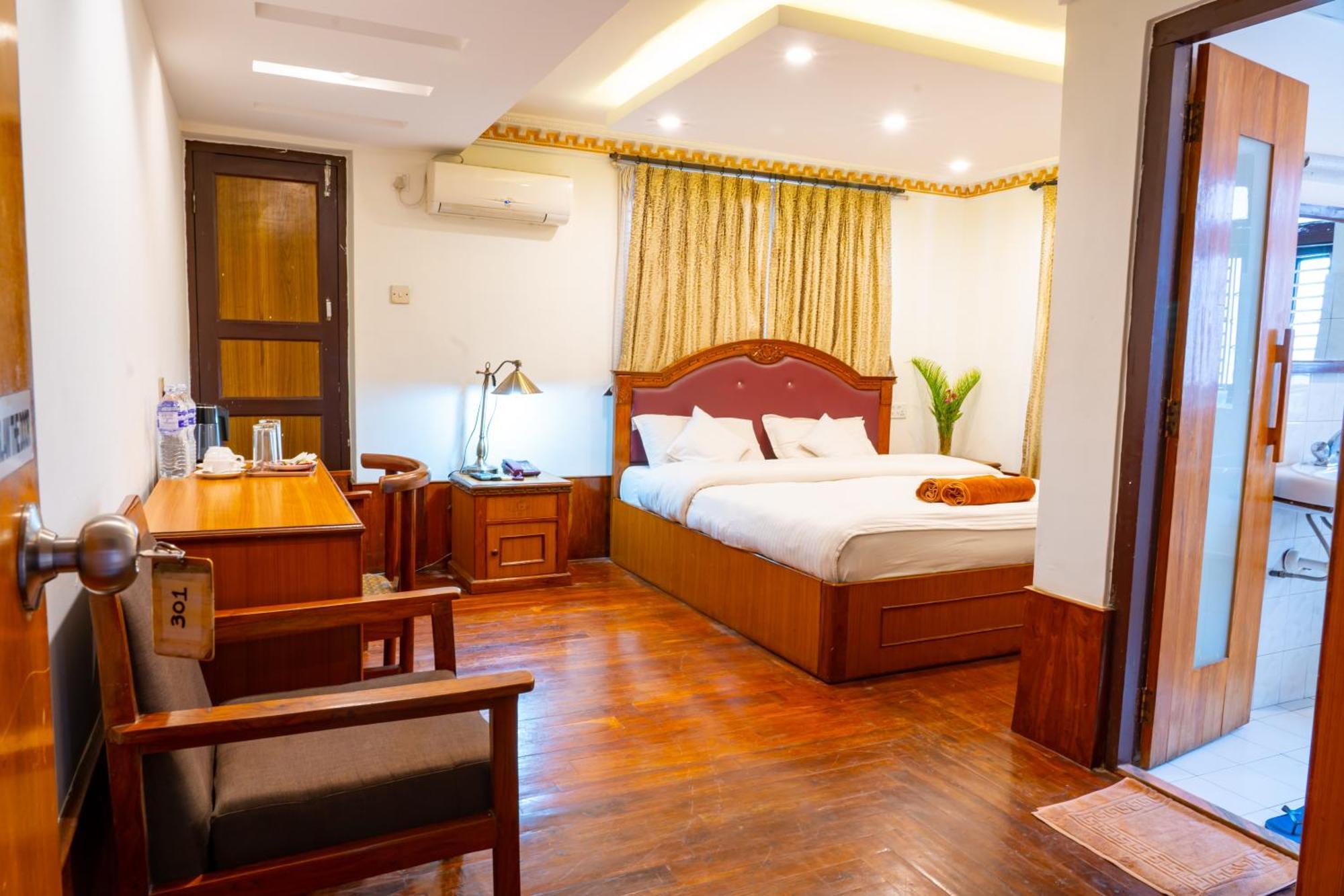 Hotel Ganesh Himal Kathmandu Esterno foto