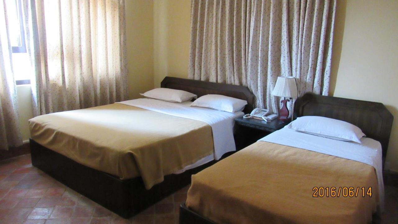 Hotel Ganesh Himal Kathmandu Esterno foto